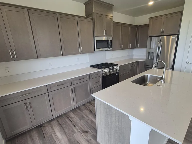 1749 N Big Star Ave — Photo 3