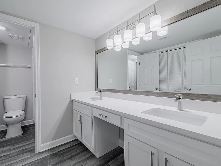 The Village at Bellaire Apartments — Photo 70