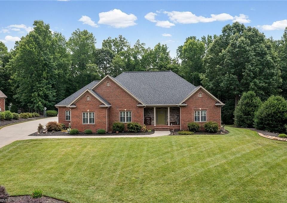 1st image of 704 Terrace Dr