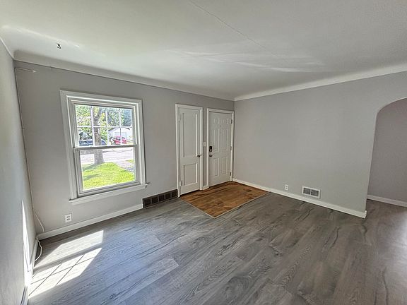 3rd image of 1427 Palmer Ave