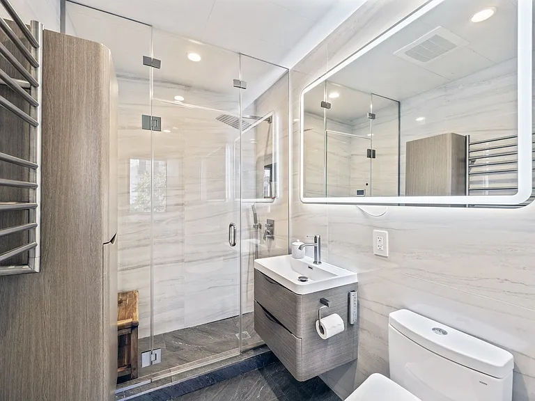 549 Borden Ave #2B — Photo 10