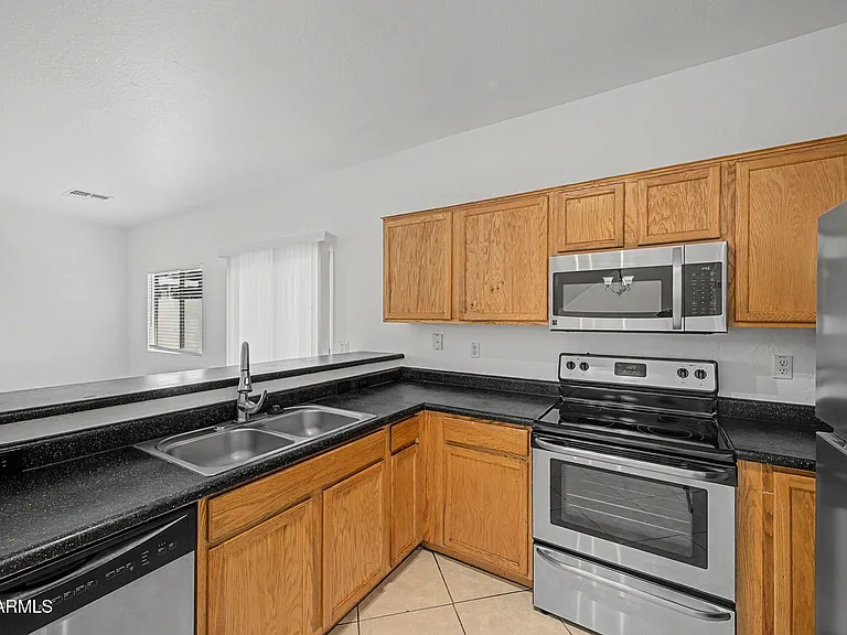 7027 W Lincoln St — Photo 8