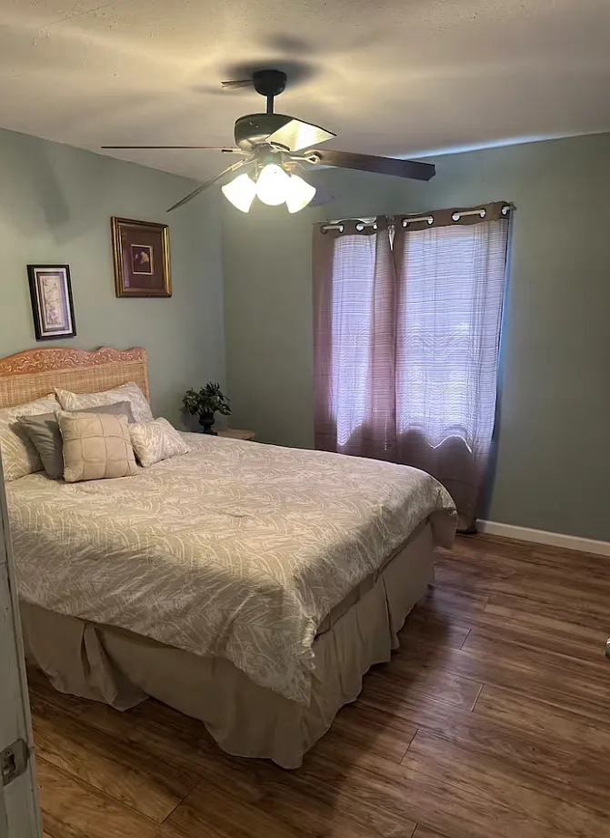 880 Elwood Dr — Photo 2