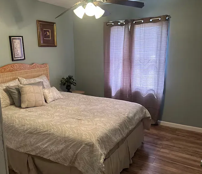 880 Elwood Dr — Photo 2