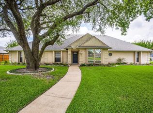 219 Magic Ln, Sunnyvale, TX 75182