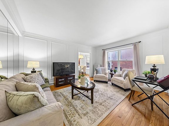 3rd image of 2330 N Lincoln Park W APT 2C