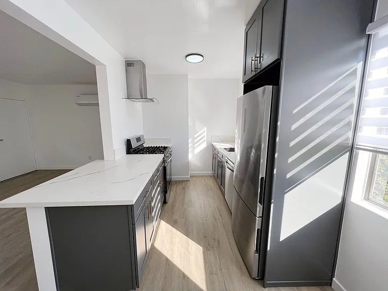521-523 E Live Oak Ave — Photo 4