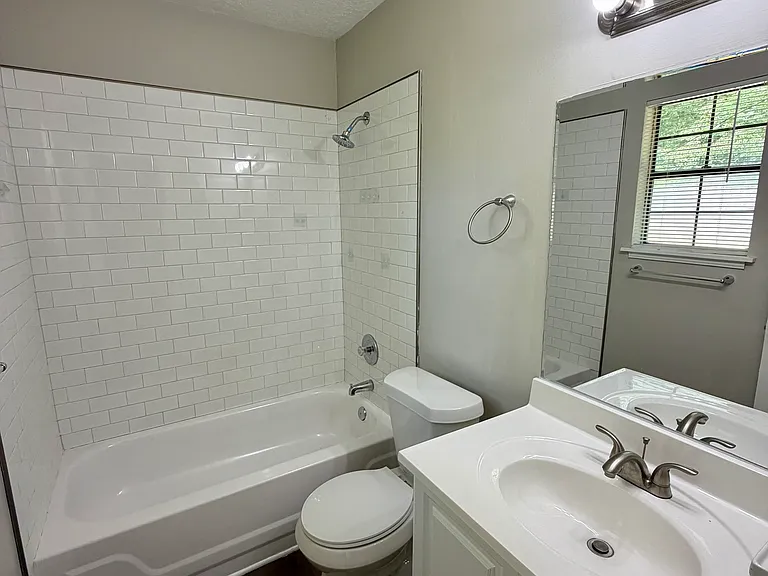 5663 Saint Thomas Dr — Photo 13