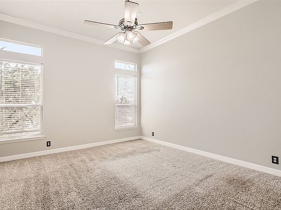 5th image of 4926 Augusta Sq