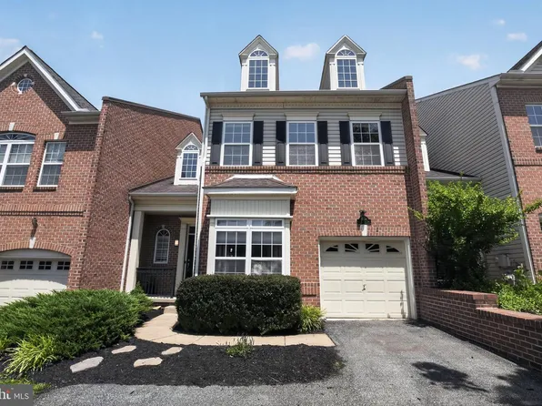3104 Woods Edge Dr, Garnet Valley, PA 19060