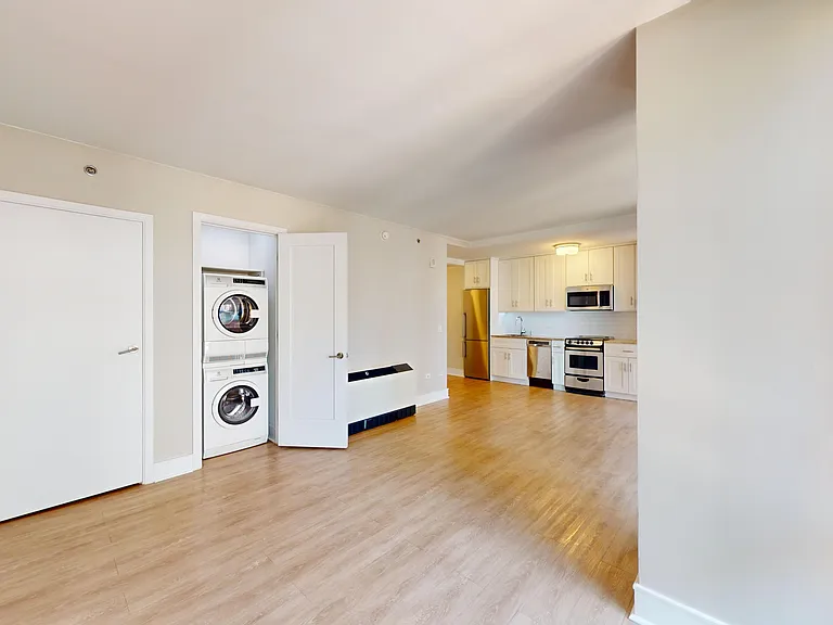 237 E 34th St #805 — Photo 9