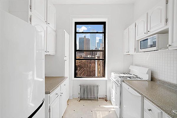 1st image of 330 W 46th St #5W