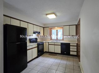 7 Hartley St APT 1, Lewiston, ME 04240