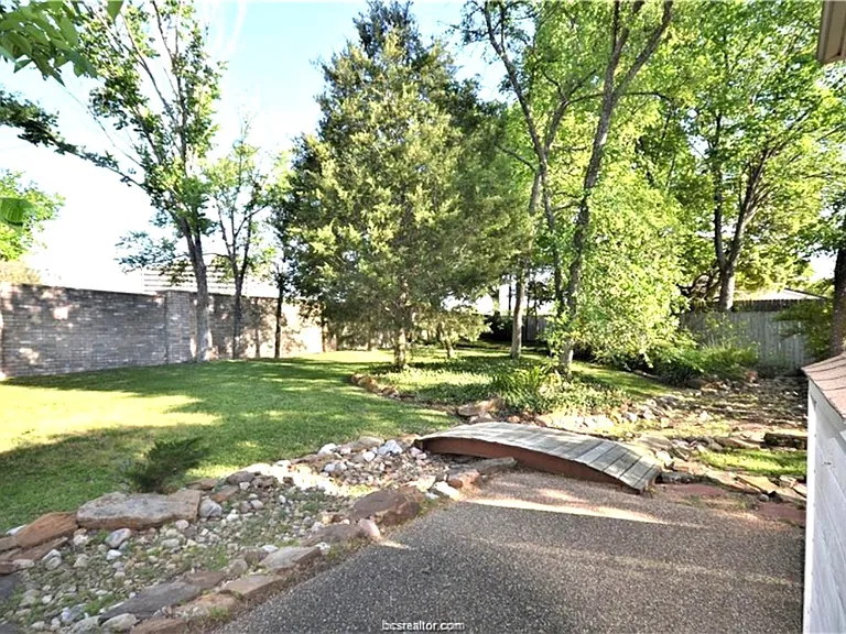 315 Chimney Hill Dr — Photo 12