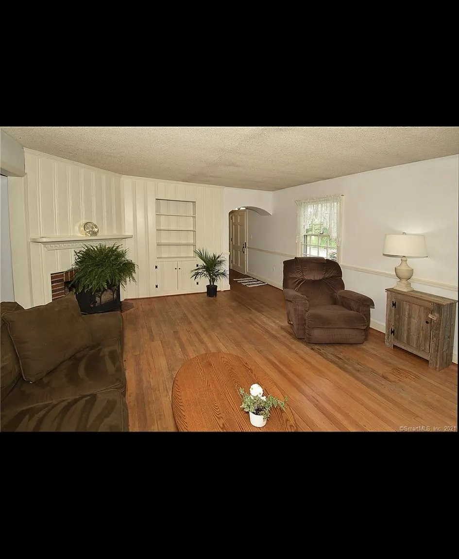 3 bed, 1350 sqft, $2,550 — Photo 4