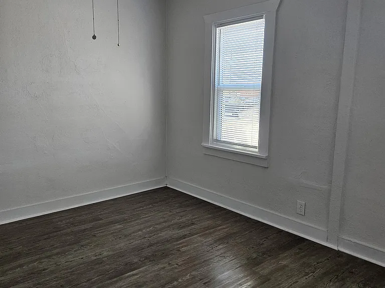 260 2nd Ave N #16 — Photo 2