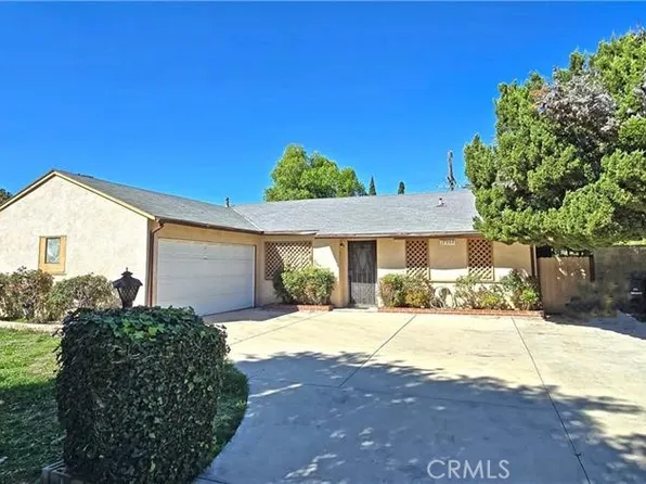 17955 Cantara St, Reseda, CA 91335