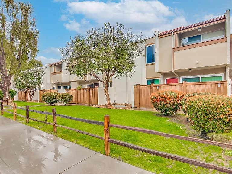 3549 Castle Glen Dr #118 — Photo 5