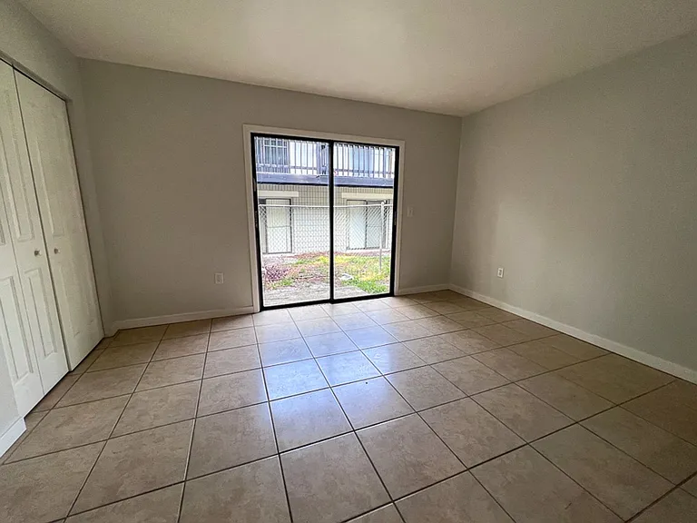 630 SW 67th Ter — Photo 13