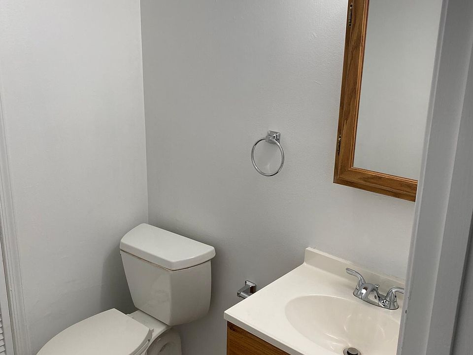 1st image of 740 Olde Greenwich Cir