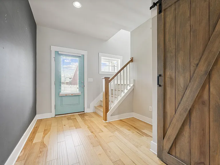 444 Beacon Ridge Blvd — Photo 4