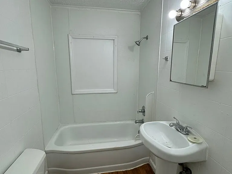 704 S Forest Ave — Photo 9