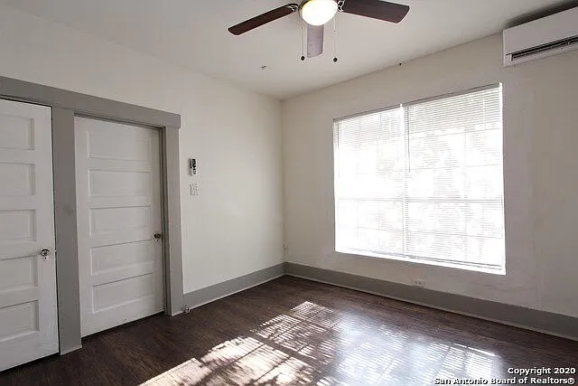 706 Canton — Photo 15