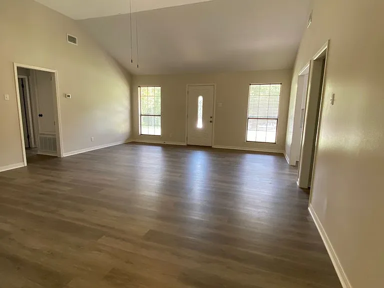 10400 Northill Ct — Photo 3