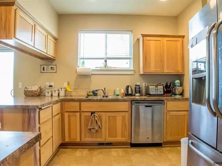 4823 SW Roseberry St — Photo 3