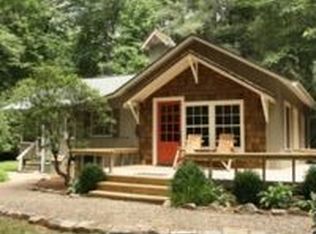 832 N 5th St, Highlands, NC 28741