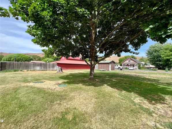 400 and 402 Baxter Street, Starbuck, WA 99359