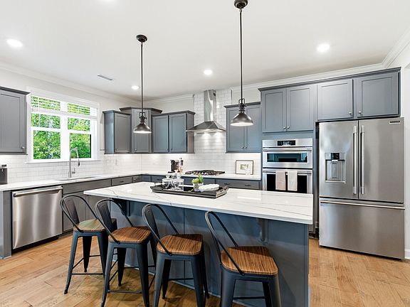 4th image of 305 Pond Overlook Ct