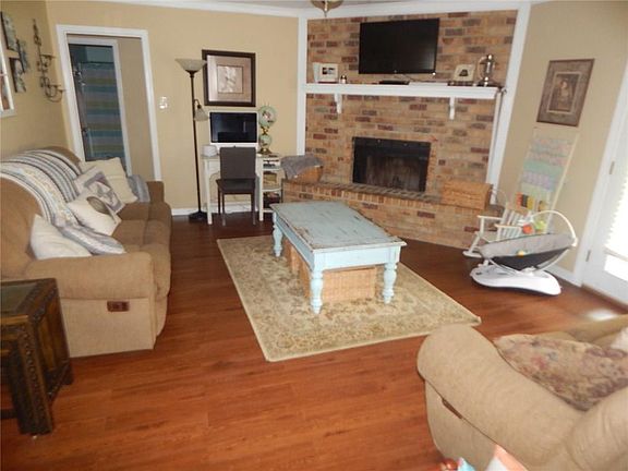 Great Room w/fireplace