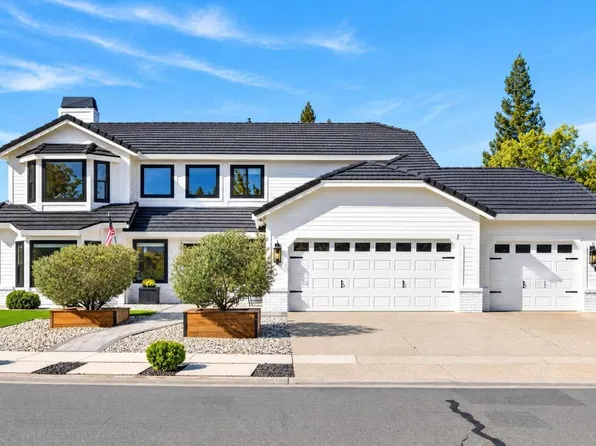 4825 Runway Dr, Fair Oaks, CA 95628