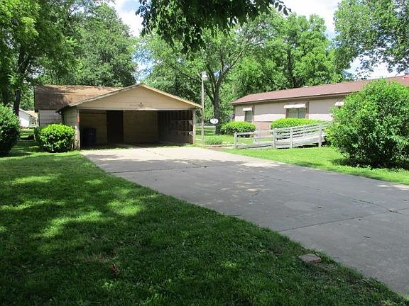 4th image of 618 Wyandotte St