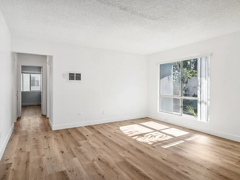 Terre at 1038 Peach — Photo 7