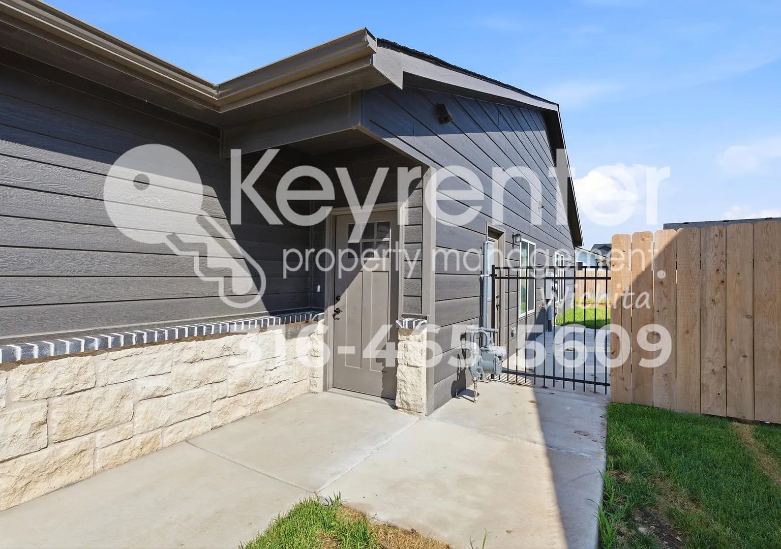 New 3-Bedroom Duplex with 2-Car Garage, Fenced Yard & Lawn Care Included — Photo 2
