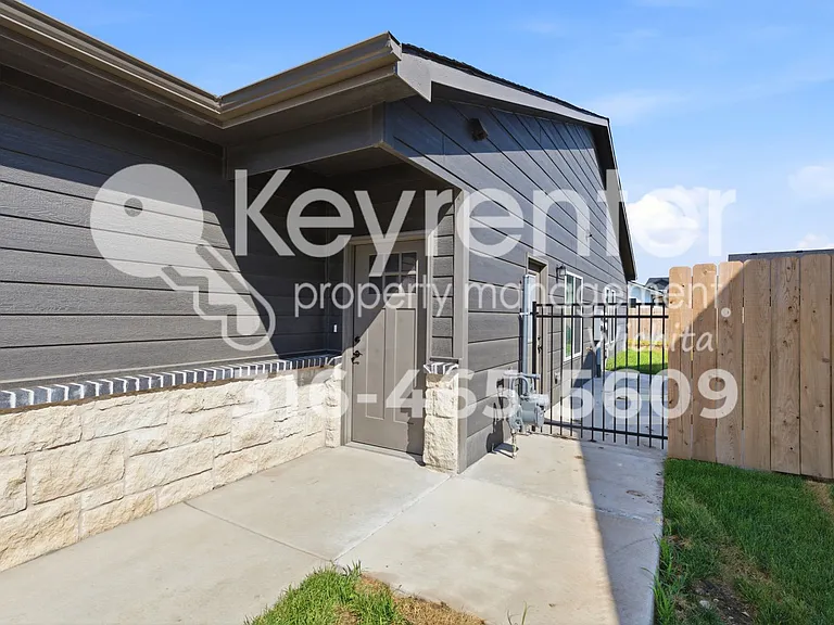 12826 W Red Rock St — Photo 2