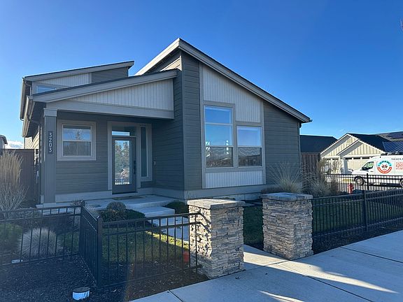 2nd image of 3203 NE Boulder Creek Dr