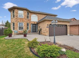 6 Regal Dr, Hamilton, ON L8W 2P4