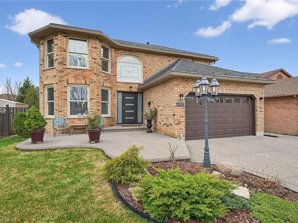 6 Regal Dr, Hamilton, ON L8W 2P4