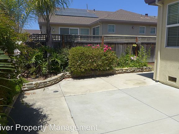 5th image of 825 Bronte Ave
