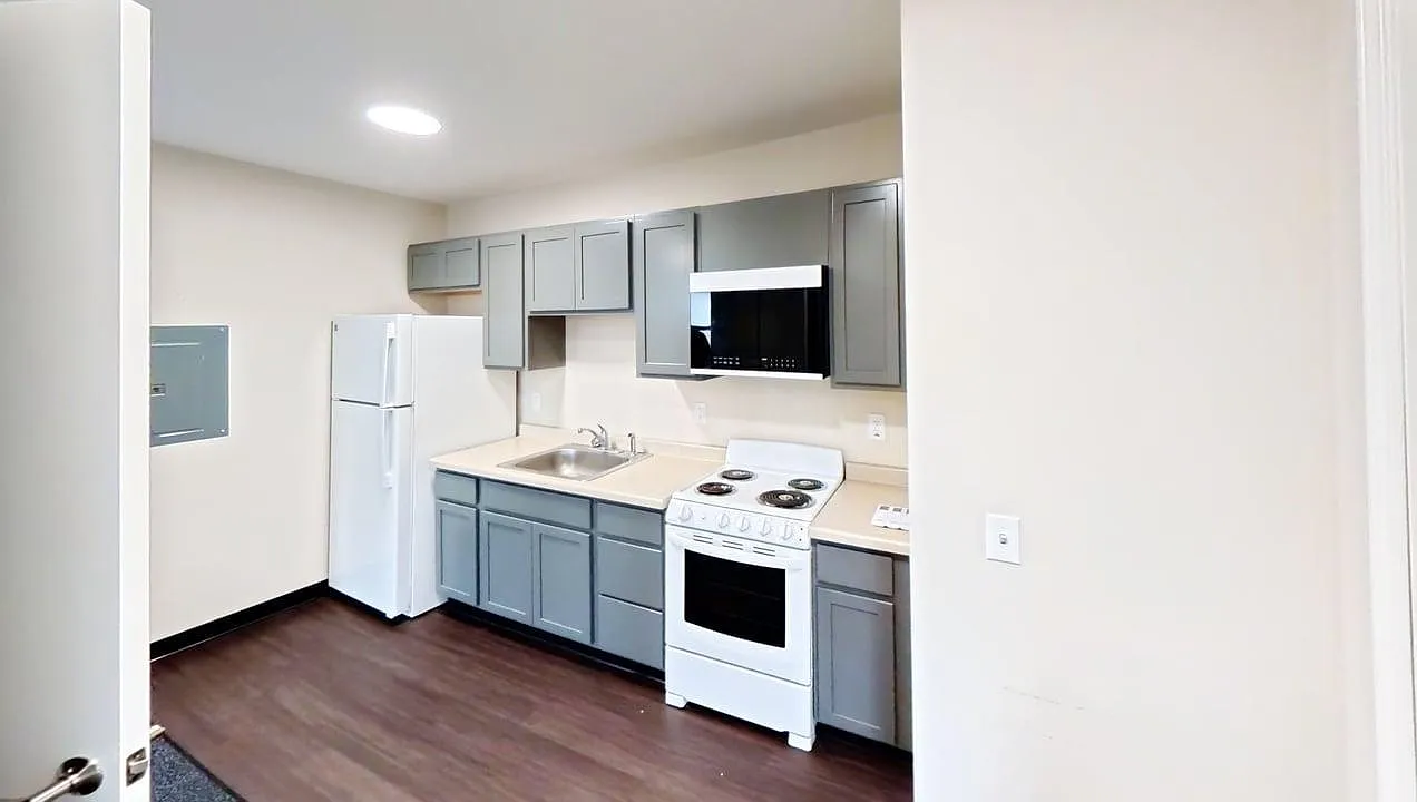 1605 Schmedeman Ave — Photo 2