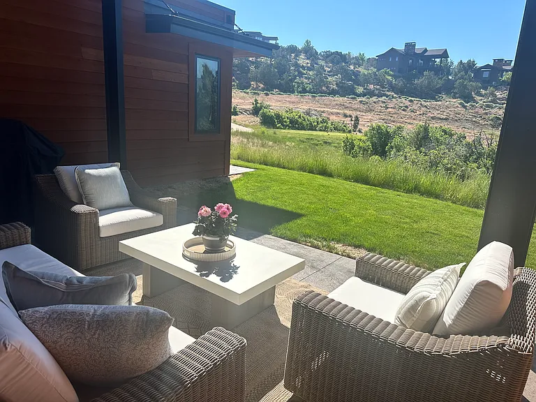364 N Red Ledges Village Way — Photo 3