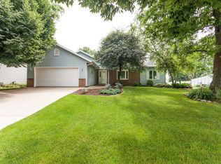 725 Bittersweet Ln, Watertown, WI 53094