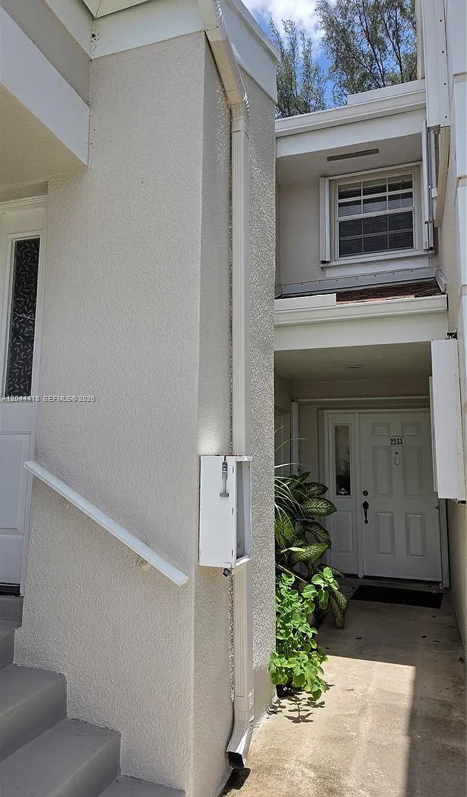 Keys Gate Condo No Seven — Photo 3
