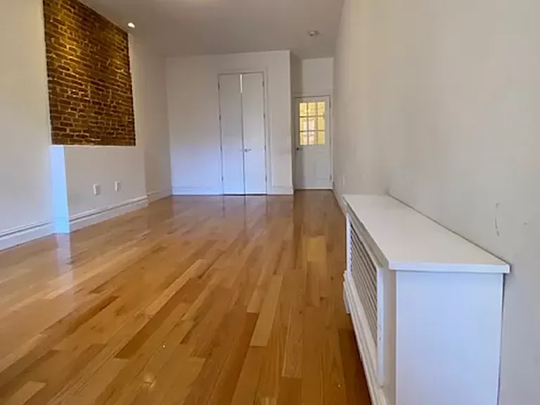 510 E 82nd St #3D — Photo 1