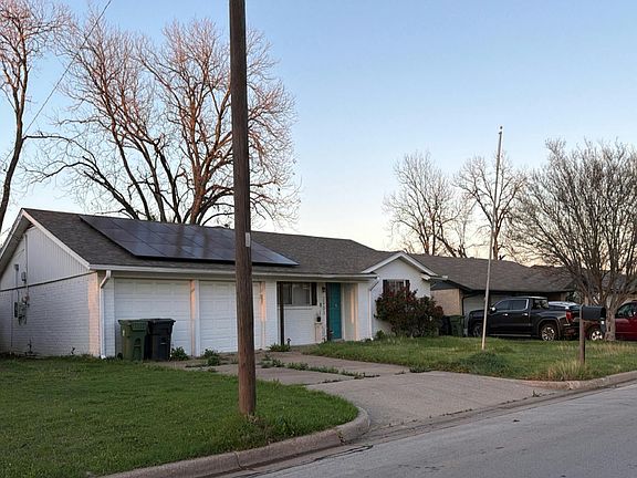 3rd image of 2903 E Mitchell St