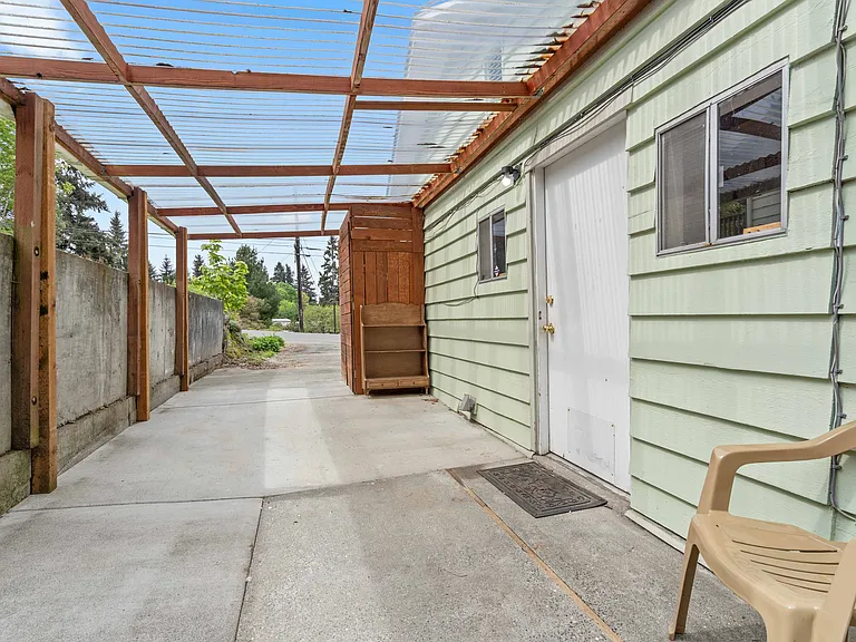 18620 Occidental Ave S — Photo 25