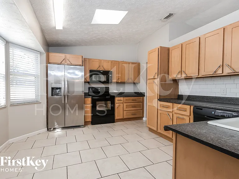 1158 SW Hunnicut Ave — Photo 6